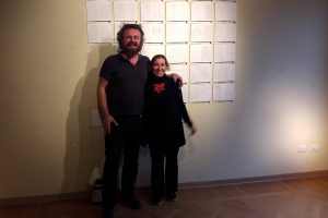 Marco Di Giovanni con Maria Livia Brunelli alla mostra in allestimento alla home-gallery (foto Giorgia Mazzotti)