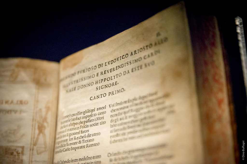 Libro dell'Orlando Furioso in mostra a Palazzo dei Diamanti (foto Dino Buffagni per Ferrara Arte)