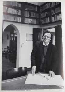 Don Franco Patruno ritratto da Luca Gavagna a Casa Cini nel libro "Obiettivo Ferrara" (foto libreria EcceLibro di Ferrara)