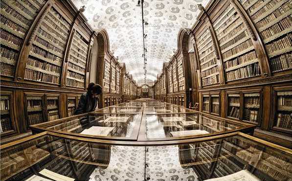 Biblioteca-Bassani-Barco-Gente-che- legge-Roberto-Mascellani-FotoClub-Ferrara