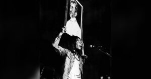 L'immagine di Hailè Selassiè portata in trionfo da Bob Marley durante un concerto